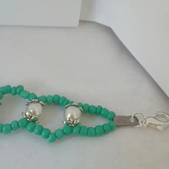 1 beaded bracelet..stainless steel..hypoallergenic ..nwt - Picture 2 of 5